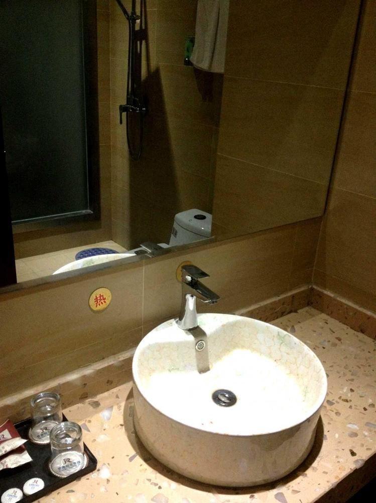Konggang Holidy Hotel Shuangliu Chengdu Zewnętrze zdjęcie